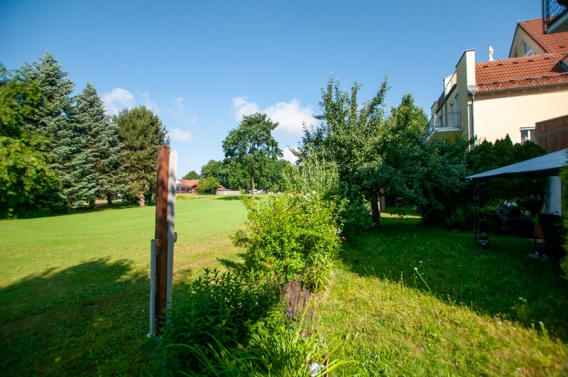Garten Blickrichtung Golfplatz