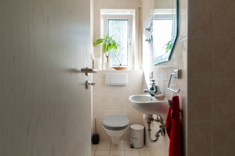 Bad mit abgetrenntem WC